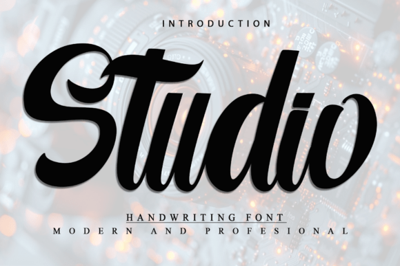 Studio: A Flowing Script Font for Editorial Design